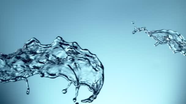 Super Slow Motion Flying Water Splashes Soft Blue Background Filmado — Vídeo de Stock