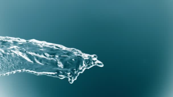 飞水的超慢速运动在柔和的蓝色背景上飞溅 用高速摄像机拍摄 每秒1000英尺 — 图库视频影像