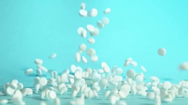 Super Slow Motion Falling White Pills Blue Background Filmed High — Stock Video