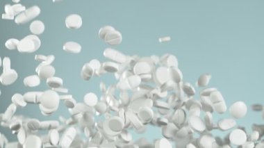 Beyaz arka plana düşen beyaz hapların süper yavaş çekimleri. Yüksek hızlı sinema, yavaş çekim kamera, 1000fps.