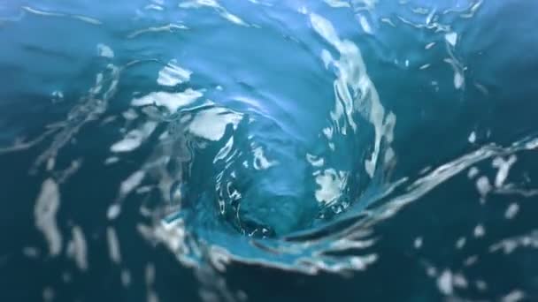 Super Slow Motion Versare Acqua Forma Twister Girato Cinepresa Alta — Video Stock