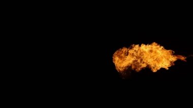 Süper Yavaş Ateş Patlaması Kara Arkaplanda izole edildi. Yüksek Hız Kamerası 'nda çekildi, 1000 fps.