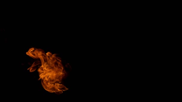 Super Slow Motion Fire Blast Geïsoleerd Zwarte Achtergrond Gefilmd High — Stockvideo