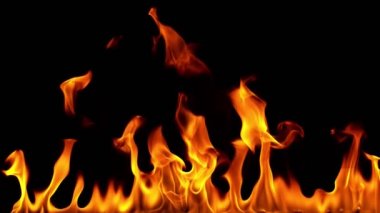 Siyah arka plan üzerine izole ateş hattının süper ağır çekim. Yüksek hızlı kamera, 1000 fps filme