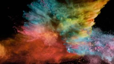 Siyah zemin üzerinde izole edilmiş çok yavaş renkli toz çarpışması. Yüksek hızlı sinema kamerası, 1000fps.