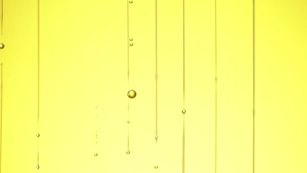 Super Slow Motion Dripping Oil Golden Background Filmed High Speed — Stock Video