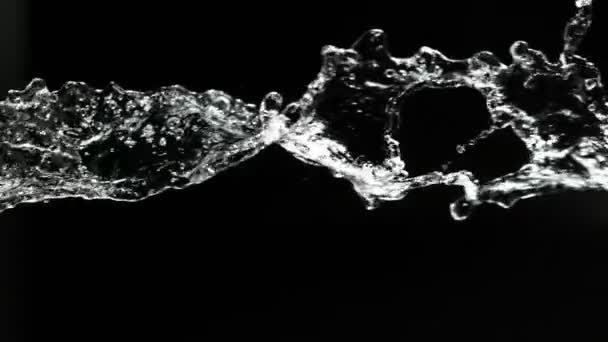 Супер Повільний Рух Обертання Бризок Води Ізольовано Чорному Тлі Знімається — стокове відео