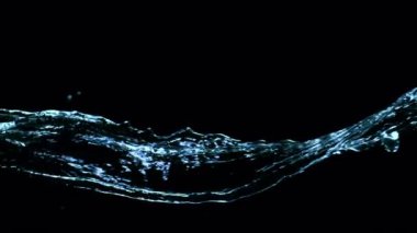 Su sıçratma hareketinin süper yavaş çekimi siyah arka planda izole edilmiş. Çok hızlı bir kamerayla çekildi, 1000 fps..