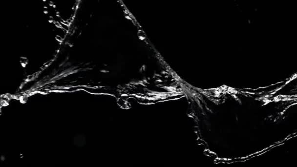 Super Slow Motion Spruzzi Acqua Rotazione Isolata Sfondo Nero Girato — Video Stock