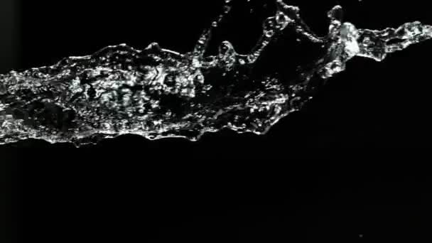 Super Slow Motion Spruzzi Acqua Rotazione Isolata Sfondo Nero Girato — Video Stock