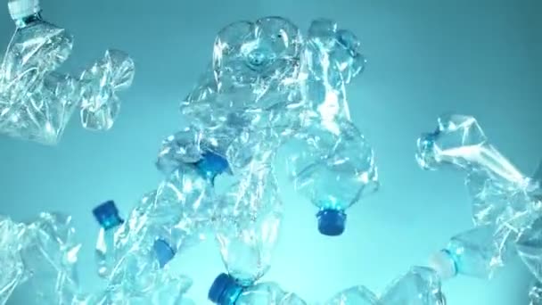 Super Slow Motion Bottiglie Plastica Vuote Che Volano Nell Aria — Video Stock