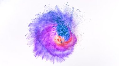 Beyaz arka planda izole edilmiş renkli barut dönüşünün süper yavaş çekimi. Yüksek hızlı sinema kamerası, 1000fps.