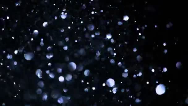 Super Zeitlupe Glitzernder Farbiger Partikel Auf Schwarzem Hintergrund Flache Tiefenschärfe — Stockvideo