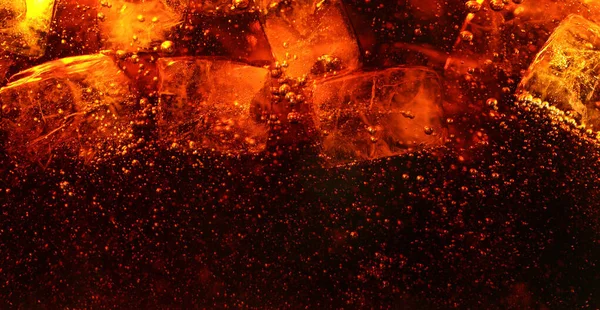 Detail Eines Cola Getränks Mit Eiswürfeln Hintergrund Frischer Getränke — Stockfoto