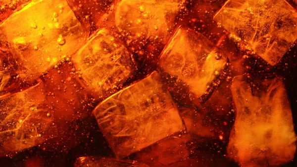 Деталь Напою Кола Кубиками Льоду Фоном Свіжих Напоїв — стокове фото
