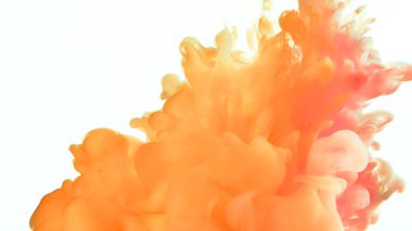 Suda soyut renkli mürekkep, metin için boş alan.