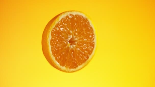 Super Slow Motion Orange Slice Falling Juice Filmed High Speed — Stock Video