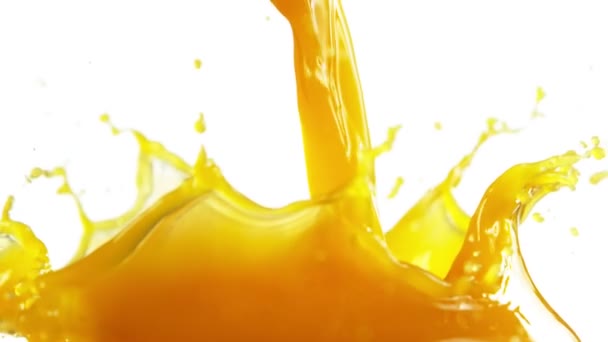 Super Zeitlupe Des Gießens Orangensaft Isoliert Auf Weißem Hintergrund Gefilmt — Stockvideo