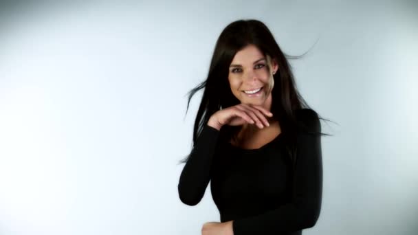 Super Slow Motion Young Attractive Brunette Woman Portrait Montrant Des — Video