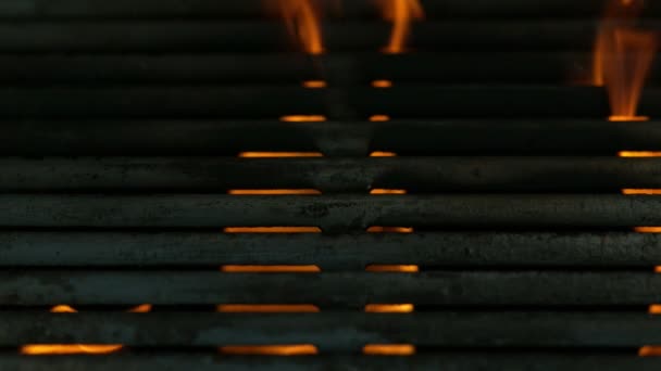 Super Slow Motion Empty Grill Grid Fire Black Background Filmed — Stock Video