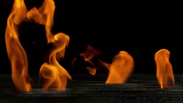 Super Slow Motion Empty Grill Grid Fire Black Background Filmed — Stock Video