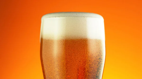 Close Wet Pint Cold Pale Beer Upper Part Glass Golden — Stock Photo, Image