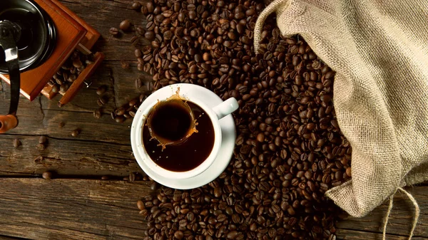 Tomber Cannes Sucre Dans Une Tasse Café Chaud Angle Vue — Photo