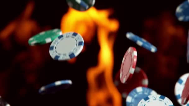 Super Slow Motion Van Roterende Poker Chips Met Vlammen Achtergrond — Stockvideo