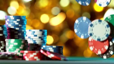 Masaya düşen poker fişleri süper yavaş çekimde. Yüksek hızlı sinema kamerası, 1000fps.
