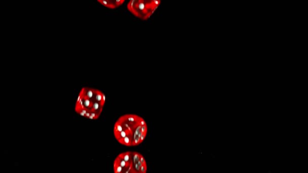 Супер Повільний Рух Ігрових Кіл Чорному Столі Знято Високошвидкісній Кінокамері — стокове відео