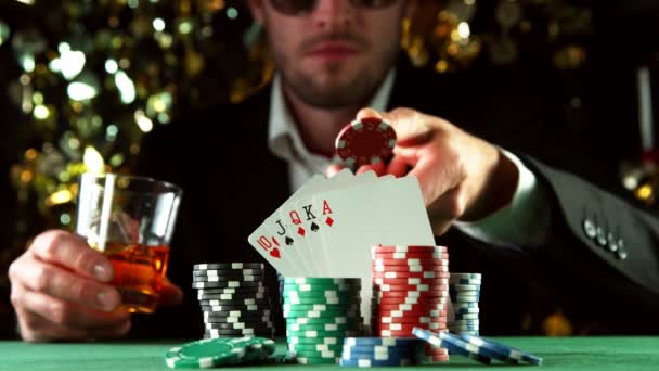 Super Zpomalený Pohyb Pokerového Hráče Házet Žeton Směrem Kameře Natočeno — Stock video