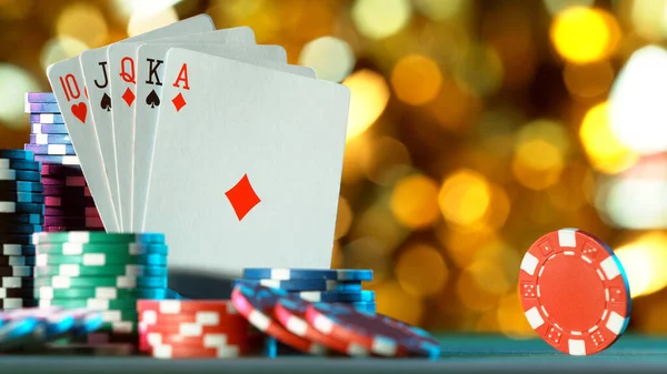 Poker Stilleven Met Roterende Poker Chip Concept Van Hazard Gaming — Stockfoto