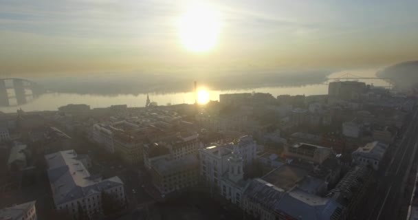 Panorama aéreo de la vieja ciudad de Europa Kiev, UA. Calles de la ciudad al amanecer 2017 — Vídeos de Stock