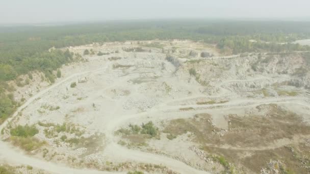 화강암 추출 협곡의 공중 탄 — 비디오