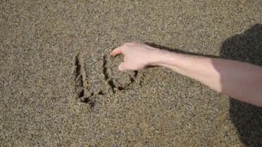 Kuma yazılmış aşk mesajı.