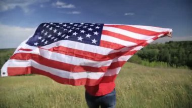 yıldızlar ve çizgiler yavaş çekimde holding gurur Amerikalı kız