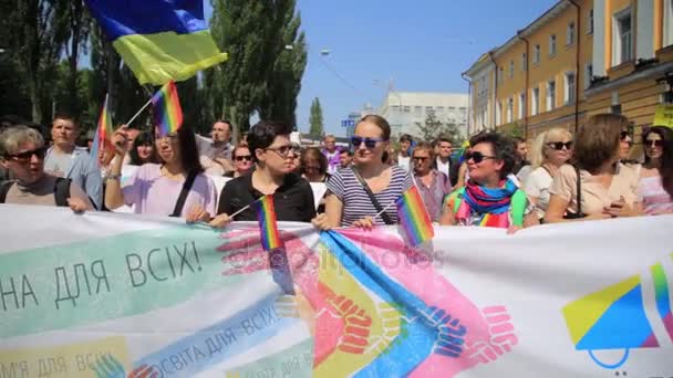 KYIV, UCRAINA - 18 GIUGNO: sfilata dell'orgoglio lesbico gay LQBT a Kiev — Video Stock