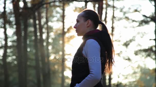 Young woman after jogging outside in sunny winter day. Steam from mouth. — Stock Video