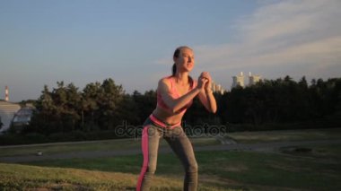 Fitness hippi kız moda spor giyim yoga fitness egzersiz sokak, açık spor yapmak.