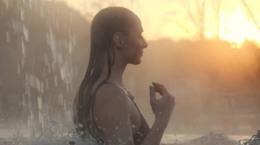 Jeotermal spa. Kadında kaplıca Havuzu Açık havada rahatlatıcı