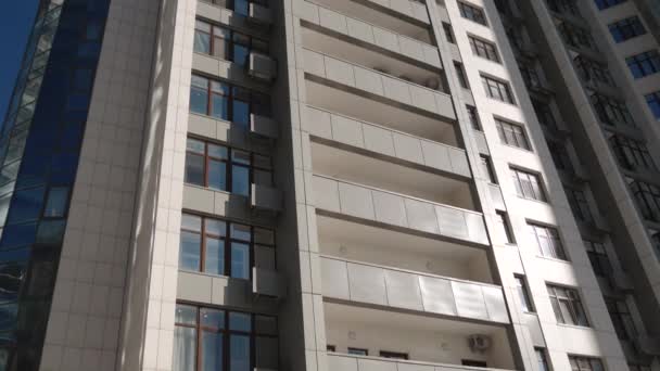 Vista panorámica de edificios residenciales modernos arquitectura — Vídeo de stock