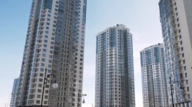 Düşük açılı establishihg atış modern yerleşim bölgesinde binaların mimari