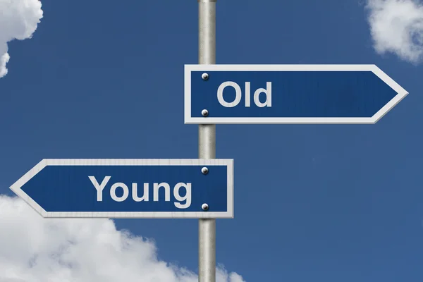 Envelhecer versus jovem — Fotografia de Stock