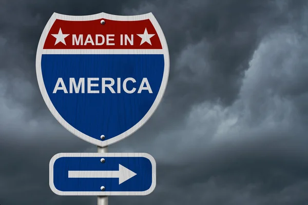 American Made i Amerika Highway Vägmärke — Stockfoto