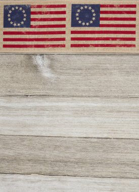 ABD vatansever Betsy Ross eski bayrak yıpranmış ahşap arka plan üzerinde