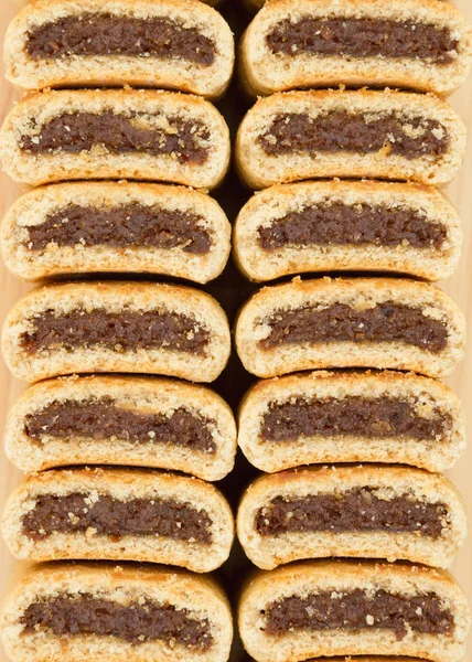 Fig cookies staplade i två rader — Stockfoto