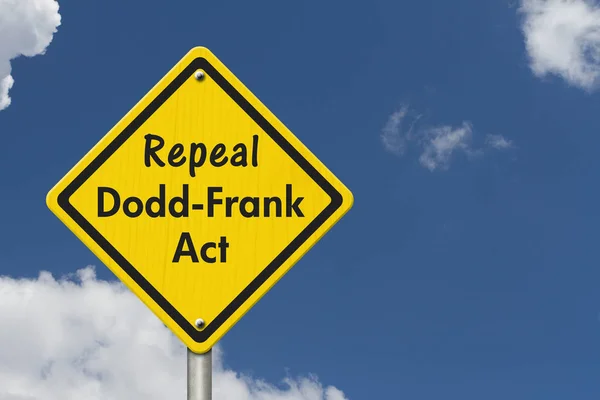 Revogação Dodd-Frank Act sinal de estrada de aviso amarelo — Fotografia de Stock
