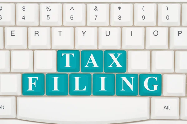 Arquivar seus impostos on-line — Fotografia de Stock