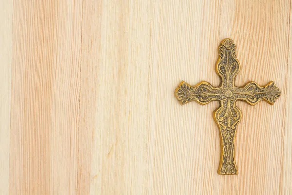 Cross on wood background — Stock Photo, Image