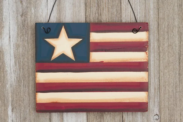 复古美国国旗在风化木材上签名 — 图库照片
